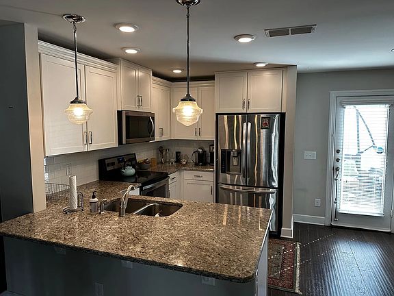 4th image of 1124 Lilly Valley Way