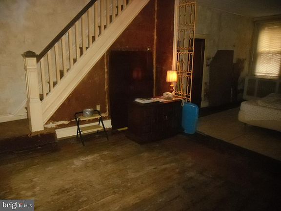 5th image of 1556 E Montgomery Ave