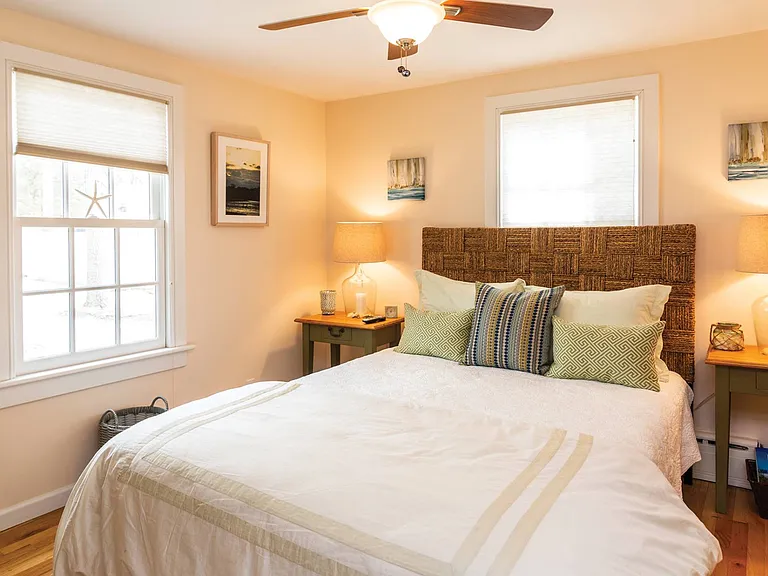 31 Pine Neck Ave — Photo 15