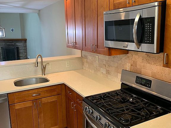 3rd image of 104 Copper Beech Dr