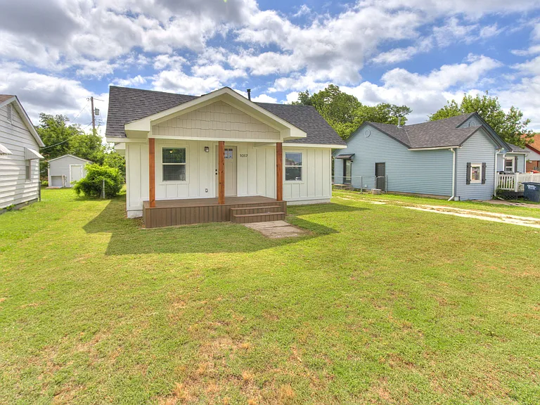 1017 N Pottenger Ave — Photo 1