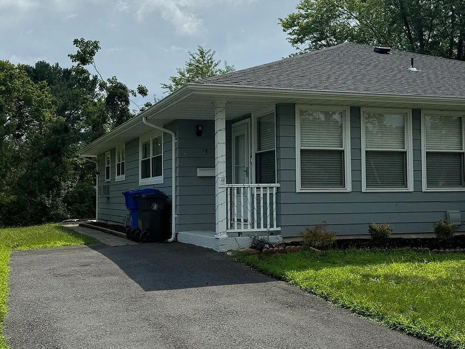 19 Niagara Dr