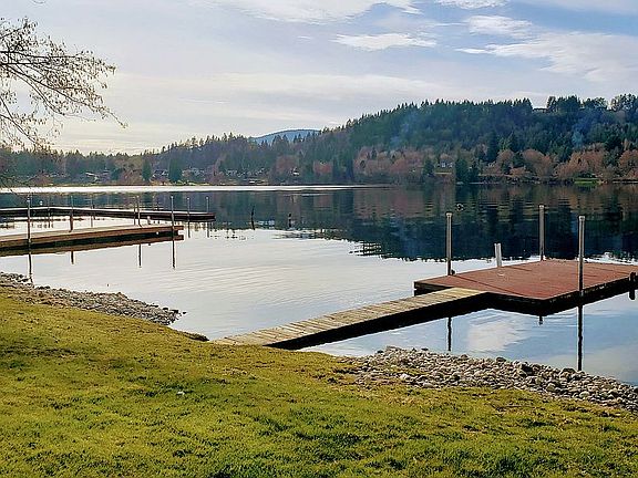3 docks with boat launch