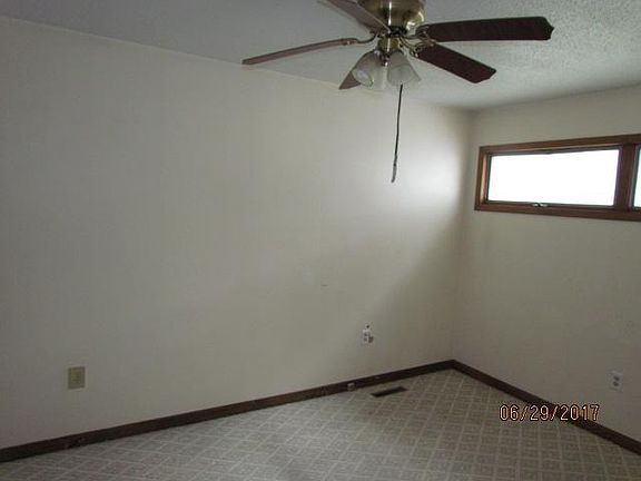 4th image of 928 Sumner St