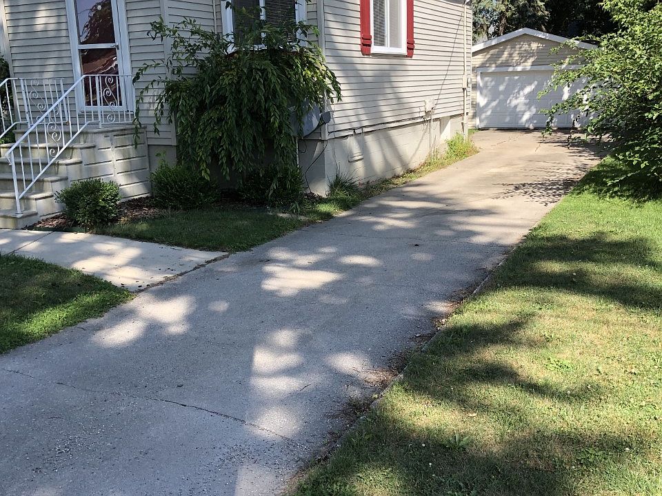 2nd image of 203 S Woodbridge St