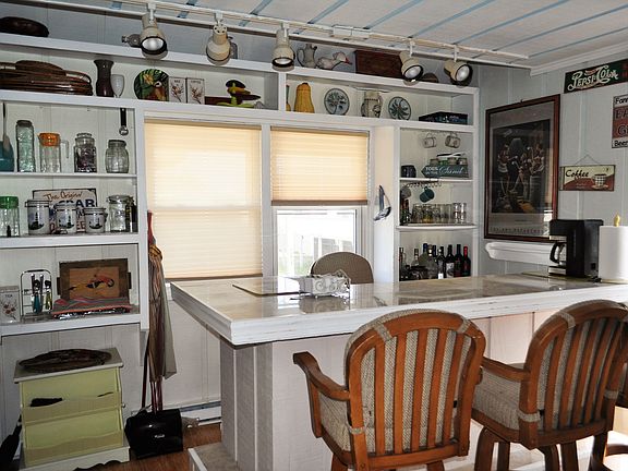 4th image of 2794 Island Dr