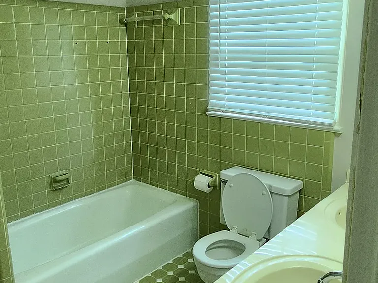 350 Riverdale Dr — Photo 10