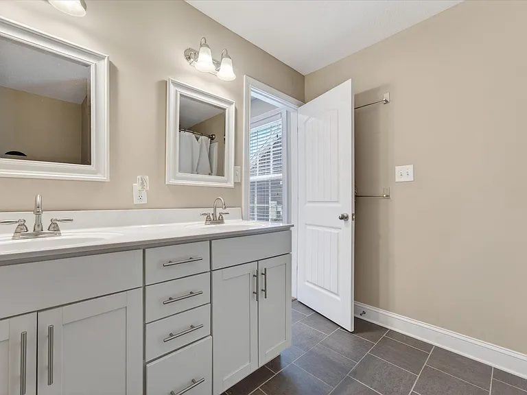 1044 Charles Thomas Dr — Photo 19