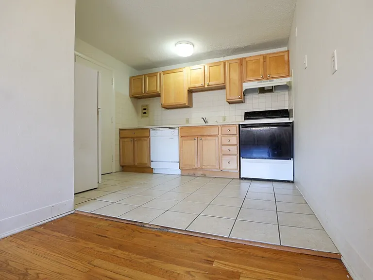 239 Kelton St — Photo 4