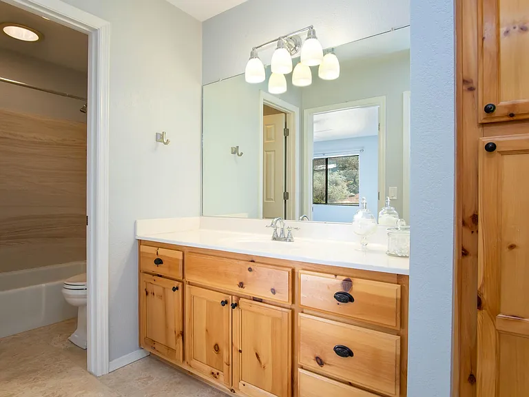 Linen cabinet