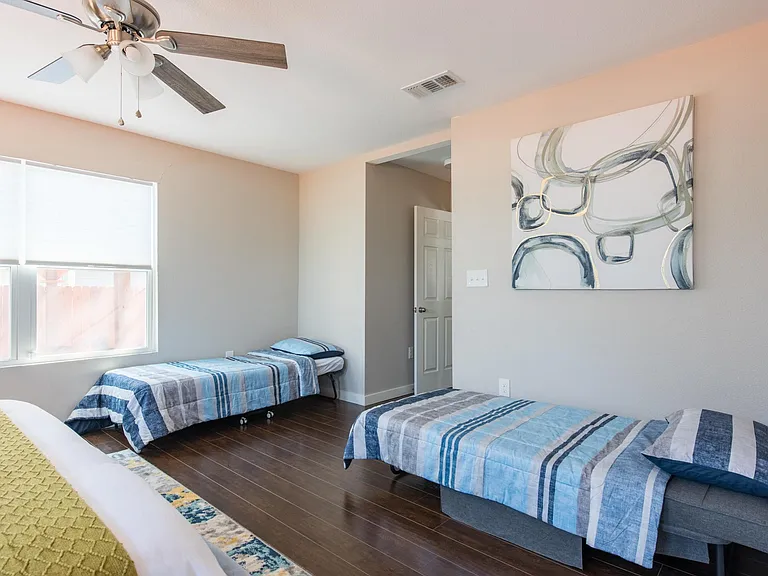 708 S Olive St — Photo 10