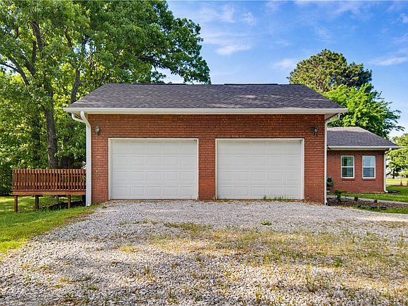 3rd image of 1349 Harmon Rd