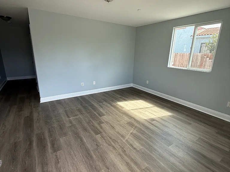 1729 W 84th Pl — Photo 12
