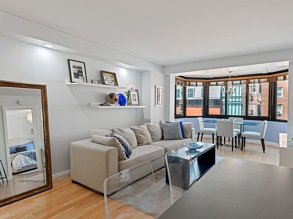 4th image of 137 E 36th St #6D