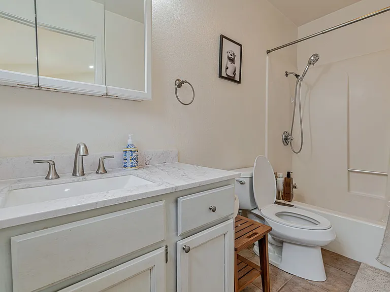 Madrona Ave — Photo 20