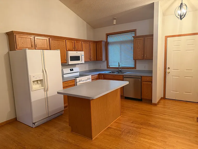 1567 Dublin Ct — Photo 2