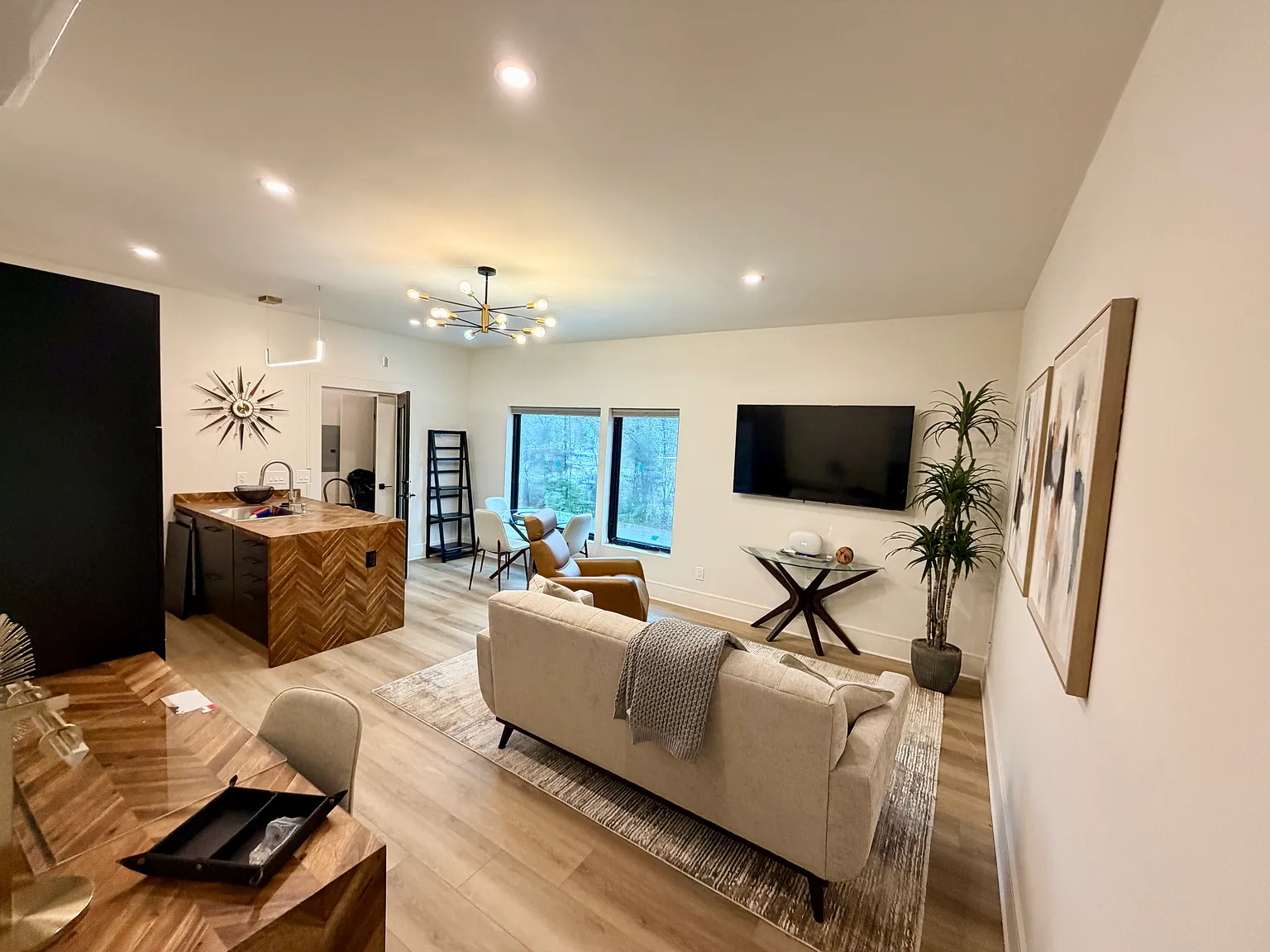1 bed, 630 sqft, $2,000 — Photo 2