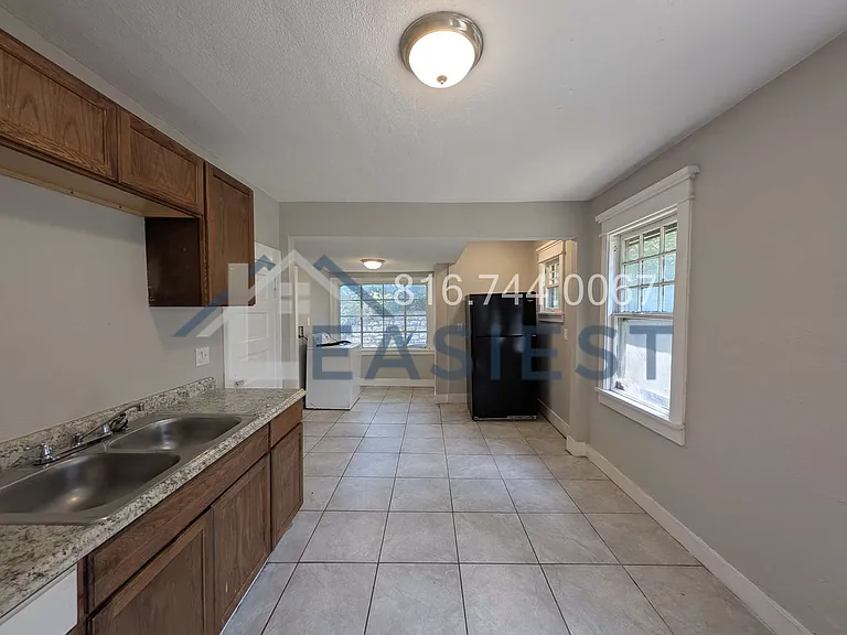 1604 E 43rd St — Photo 10