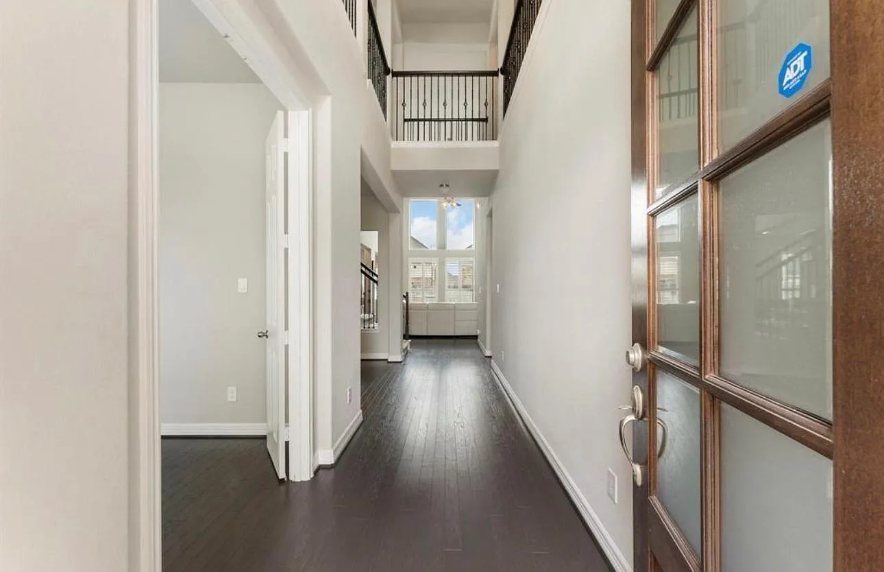 4 bed, 3.5 bath, 3484 sqft, $3,800 — Photo 3