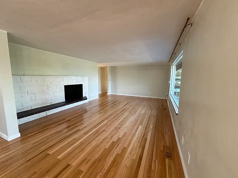 3257 Halverson Ave — Photo 4
