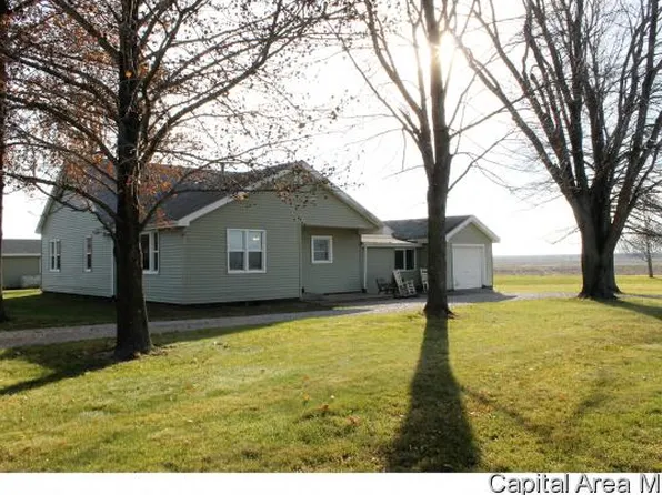 7166 E Montgomery Rd, Pawnee, IL 62558