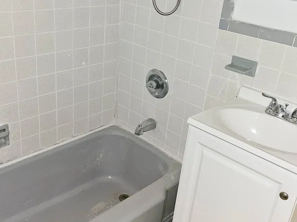404 East 83rd Street 5B image 5 of 6