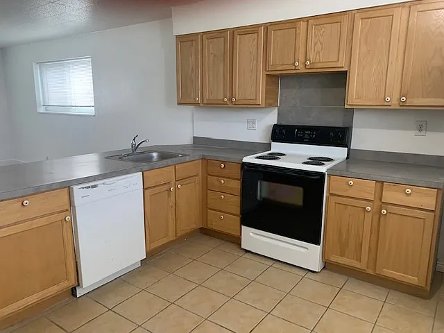 2609 S Forest Dale Cir — Photo 2