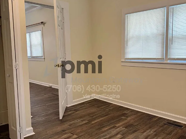 319 Oak Ave #B — Photo 6