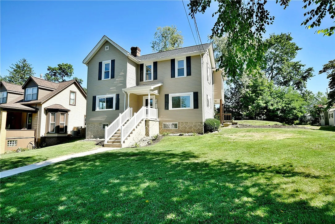236 Hastings Ave photo 1