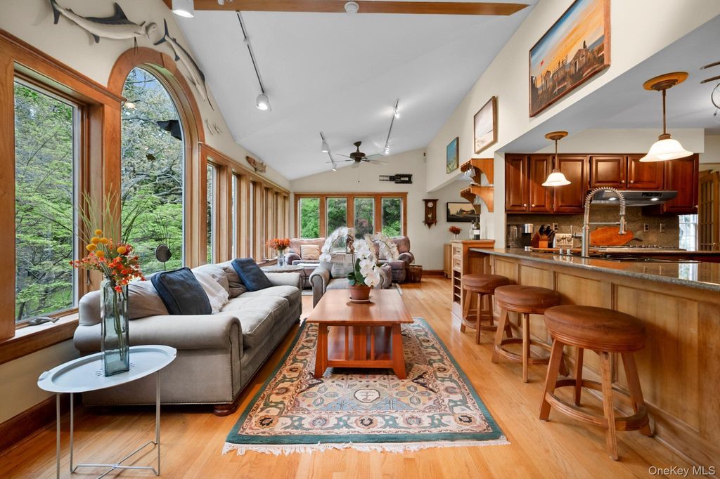 6 Prairie Lane, Brookhaven, NY - View 5