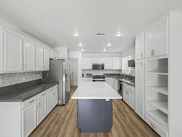 10547 Lilac Tree Ave — Photo 10