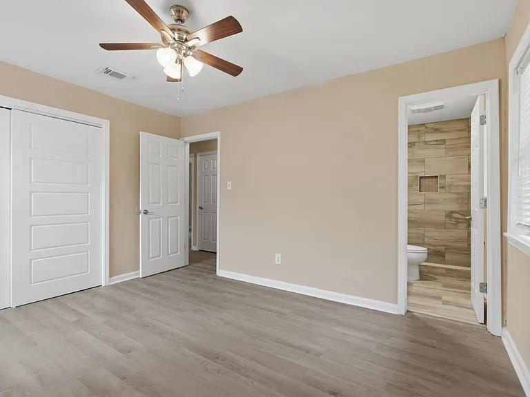 713 Lagoon Dr — Photo 9