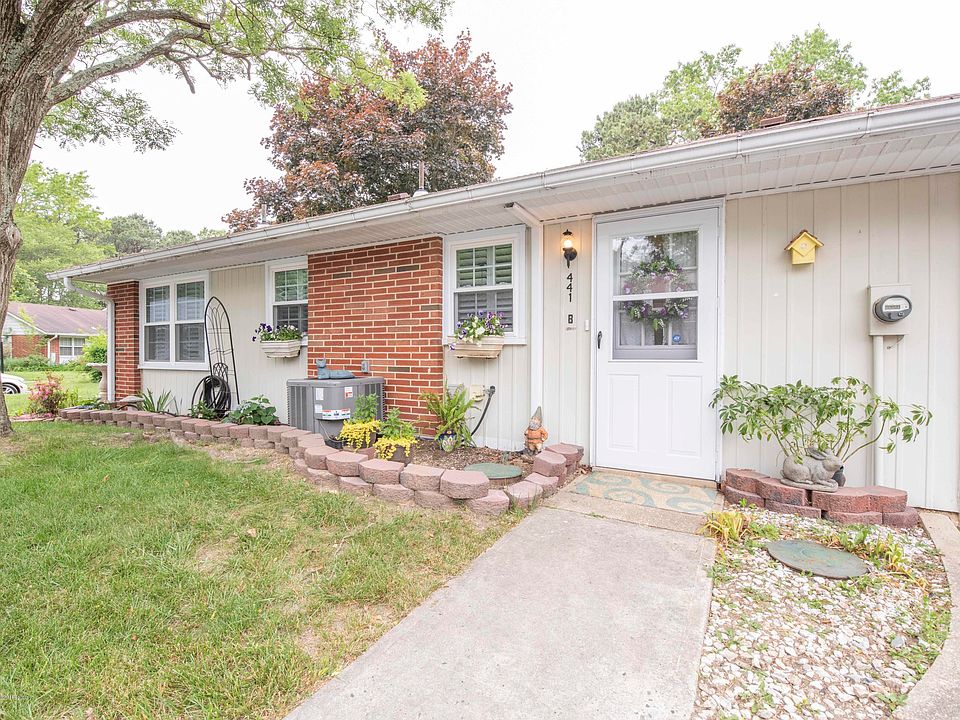 1st image of 441B Cheshire Ct #1002