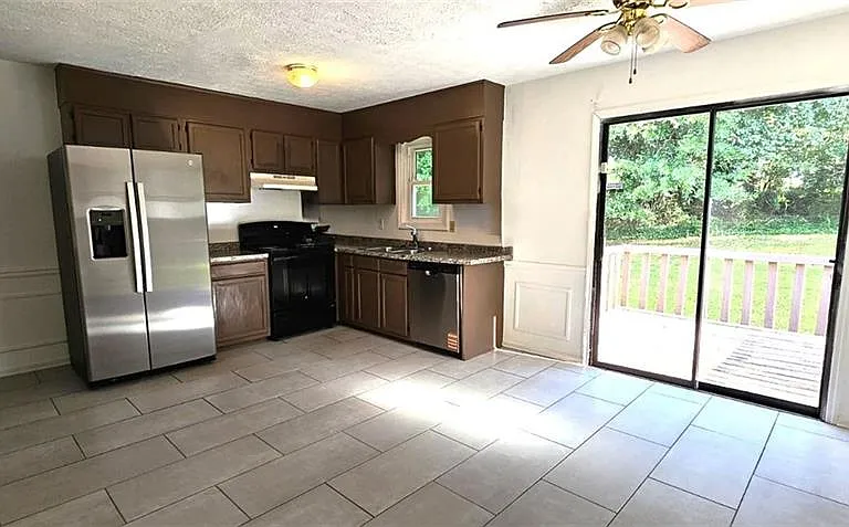 805 Arbor Hill Dr — Photo 2