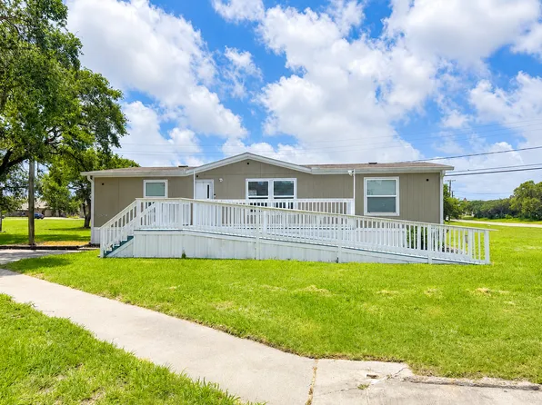 2 Alpha St, Rockport, TX 78382