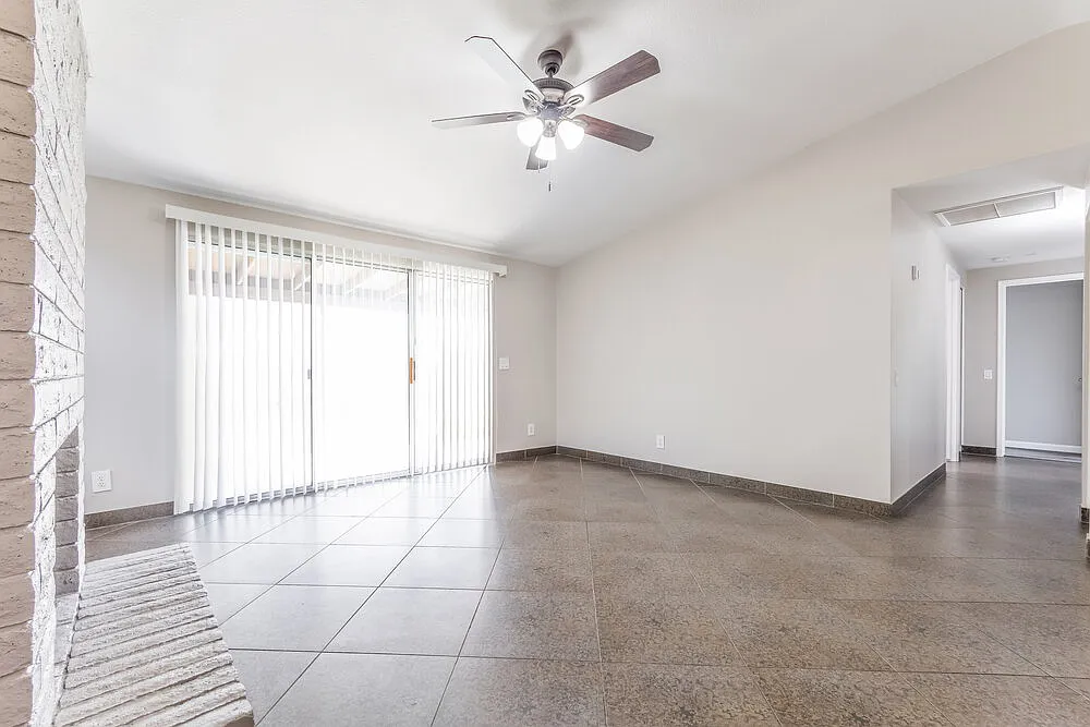 3 bed, 2.0 bath, 1120 sqft, $2,135 — Photo 4