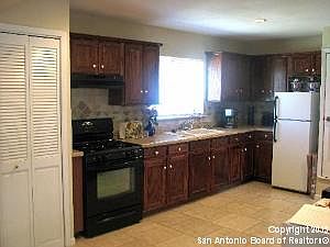 4th image of 3651 Versailles Dr