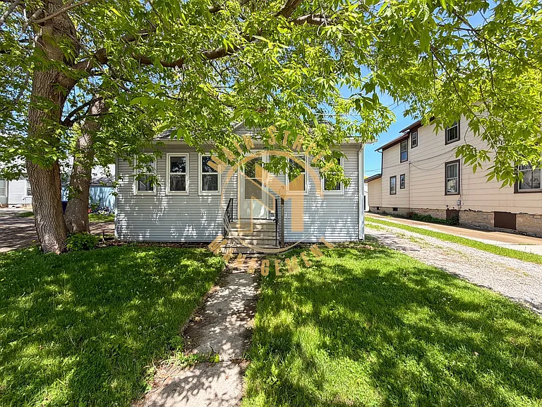 512 School Ave — Photo 12