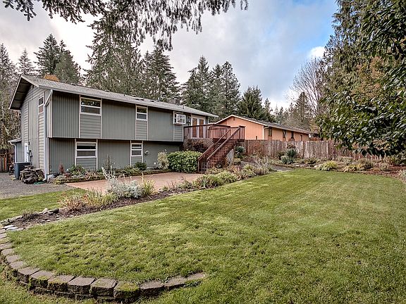 5th image of 2420 17th Ave NW