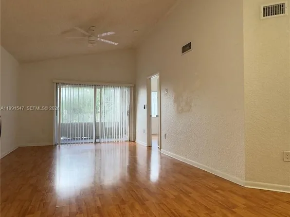 2861 N Oakland Forest Dr APT 301, Fort Lauderdale, FL 33309