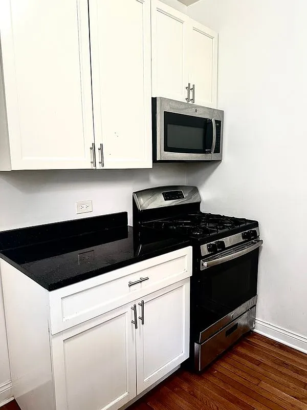 2 bed, 1.5 bath, 950 sqft, $2,300 — Photo 4