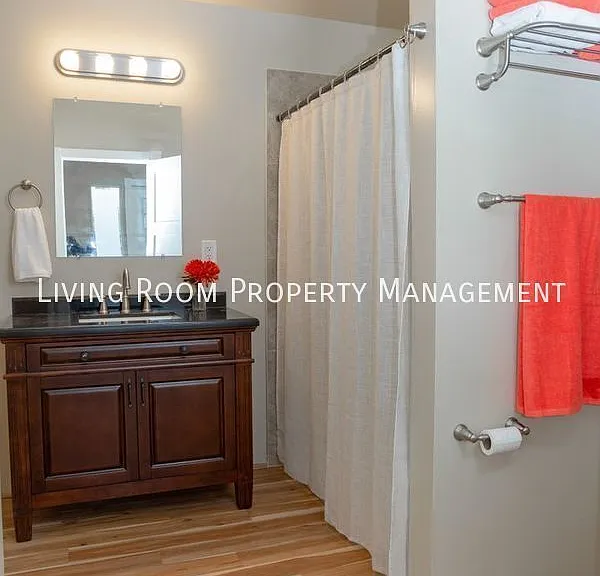 37 NE Morgan St #B — Photo 9