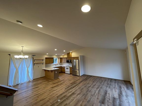 3rd image of 5721 52nd Ave NE