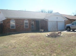 1012 NW 22nd St, Moore, OK 73160