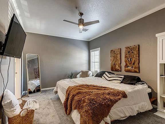 5th image of 6162 N Brookline Ave APT 22
