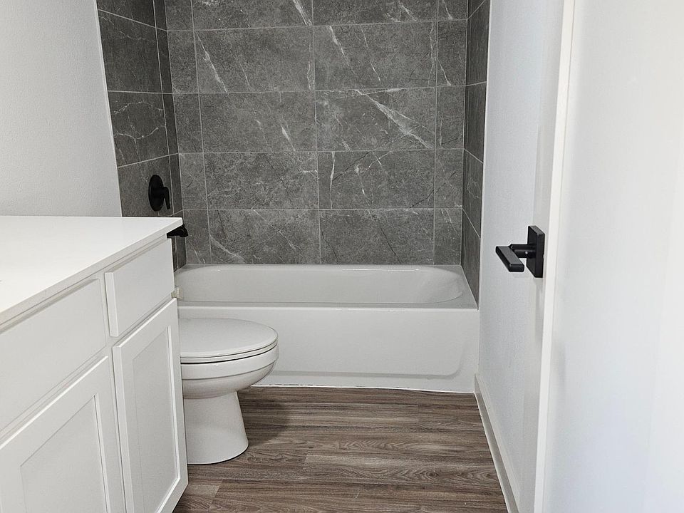 2nd image of 2902 Lucas Dr #202
