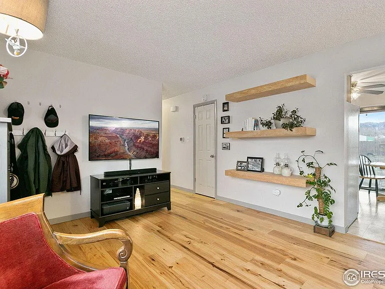 913 Ponderosa Dr — Photo 5