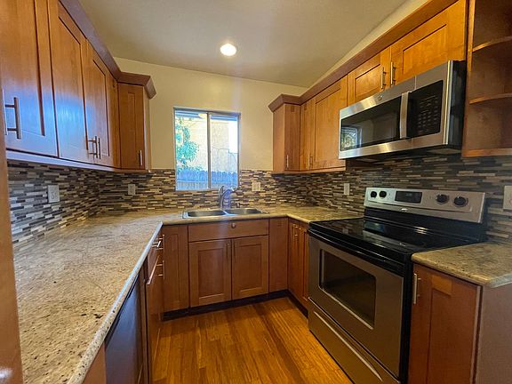 2nd image of 310 Avenida Santa Barbara #C
