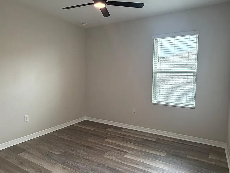 225 Gina Ln — Photo 14