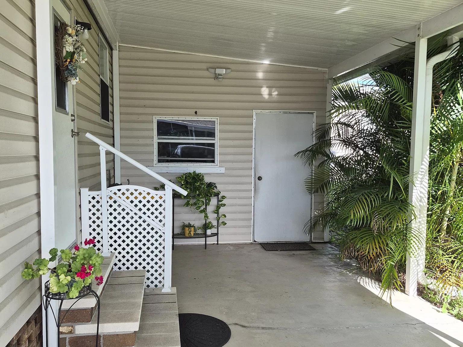 3 bed, 1240 sqft, $2,400 — Photo 4